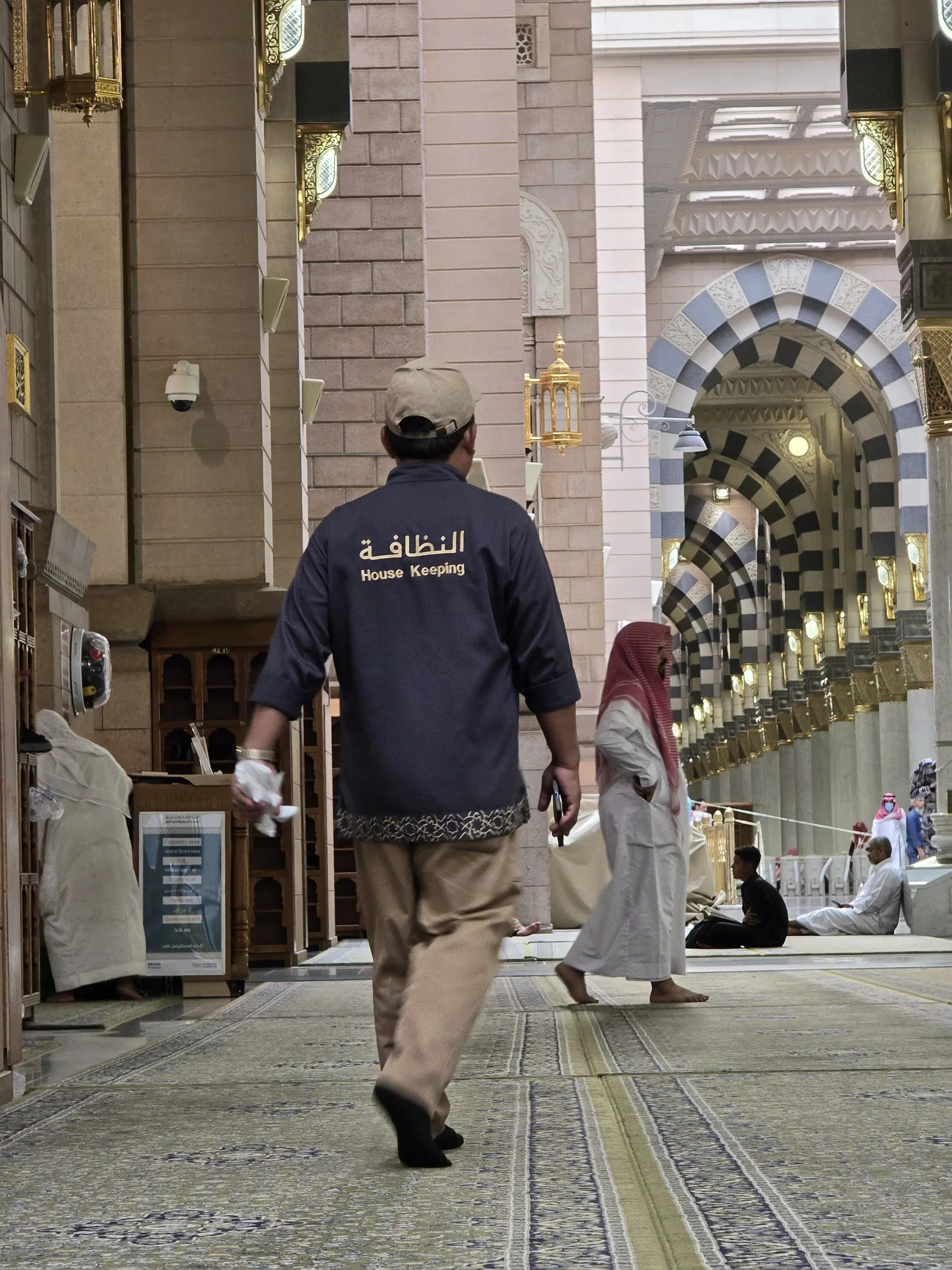 Cleaning Staff In Masjid an-Nabawi Gets New Uniforms 2025 sept