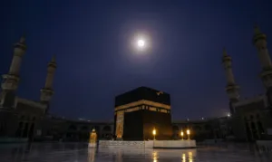 Image of moon on top of kaaba