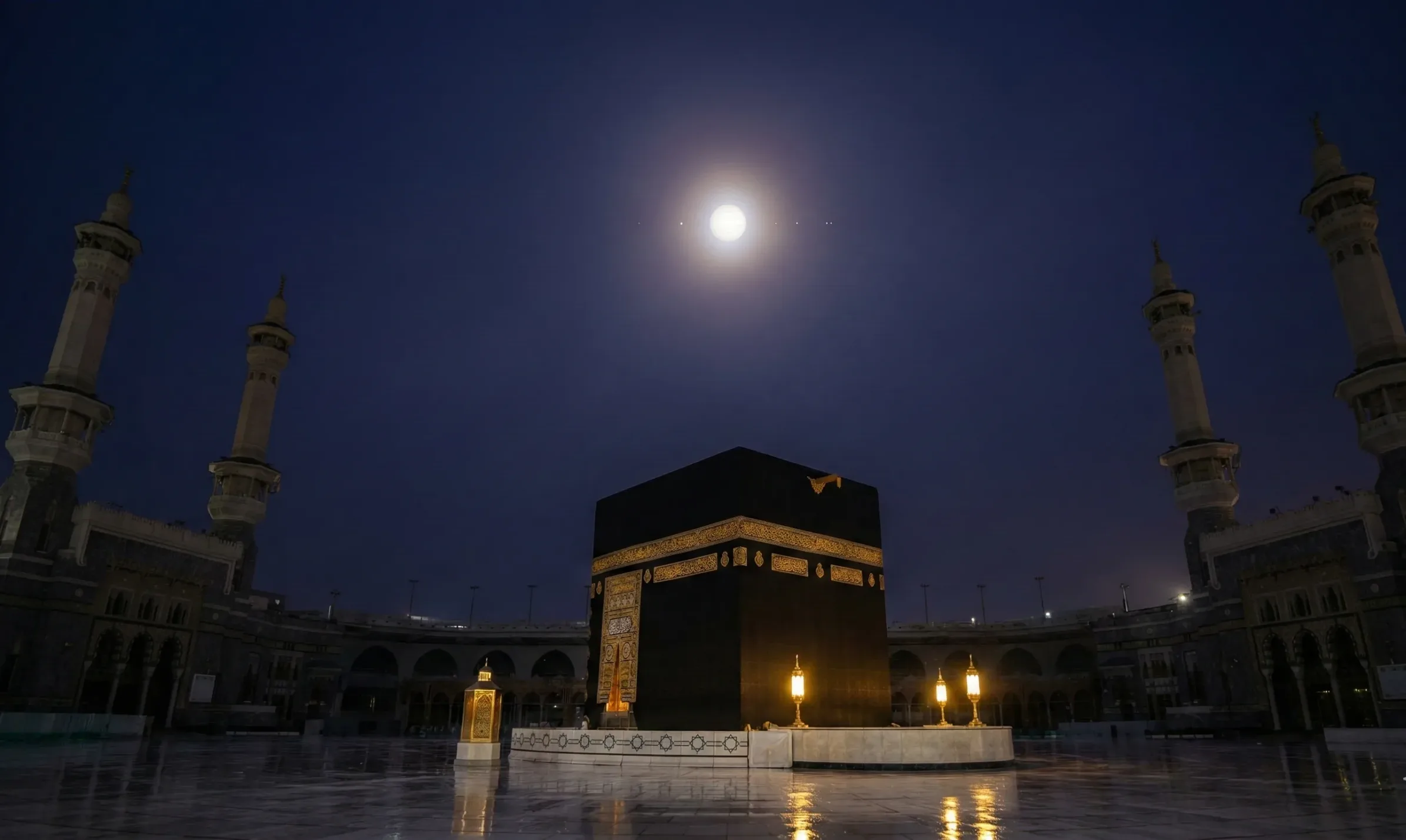 Image of moon on top of kaaba