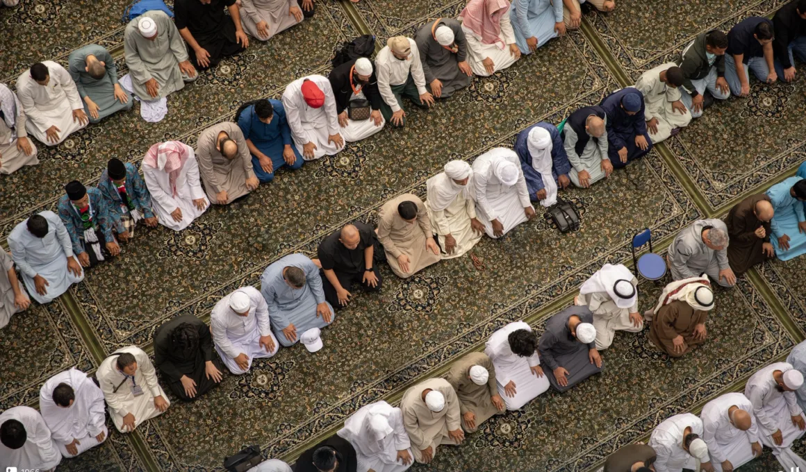 pilgrims offering prayer masjid an nabawi 2026