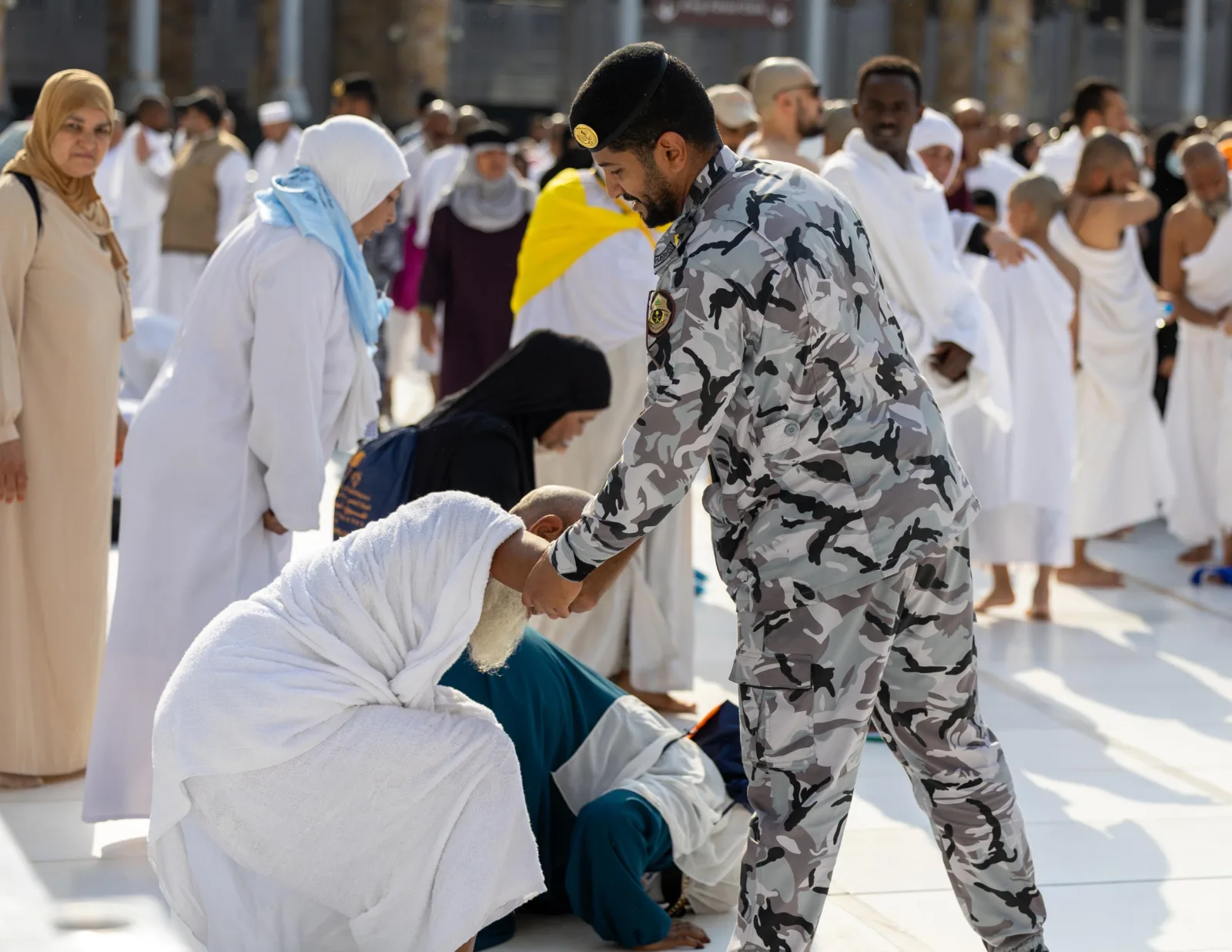 saudi guard helping pilgrim in mataf ramadan 2026 february 2026