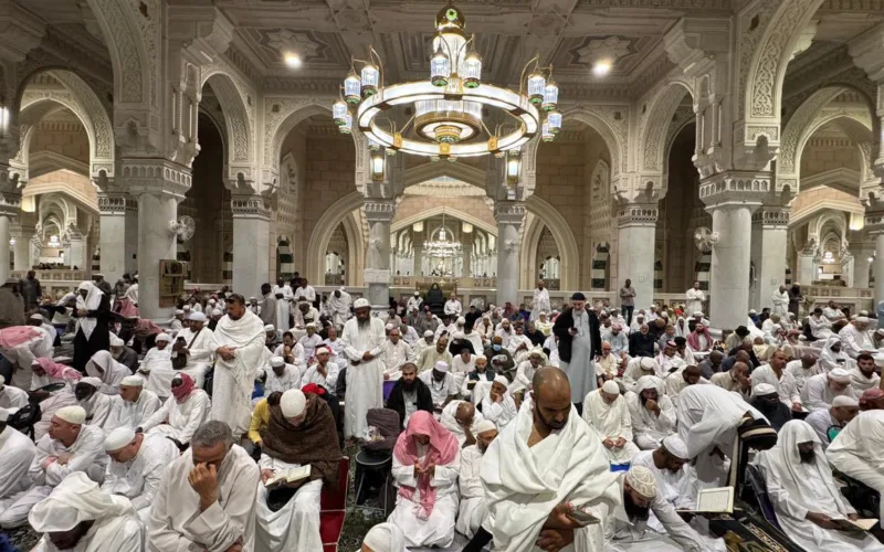 Ramadan 2026 Worshipers Start Itikaf at Masjid al-Haram and Masjid an-Nabawi