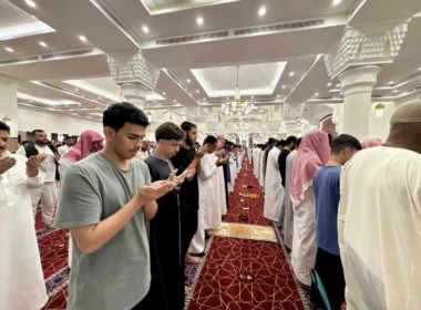 praying indoor 2026 madinah