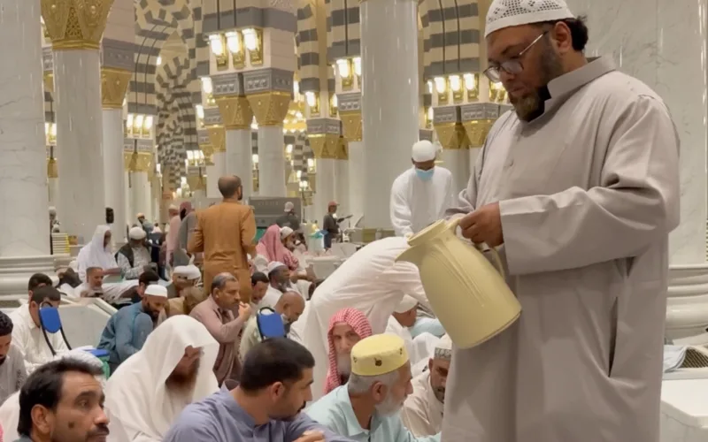 Mohammed Ali Abdul Rahman Al-Sindi Pakistani family masjid an nabawi serving coffee
