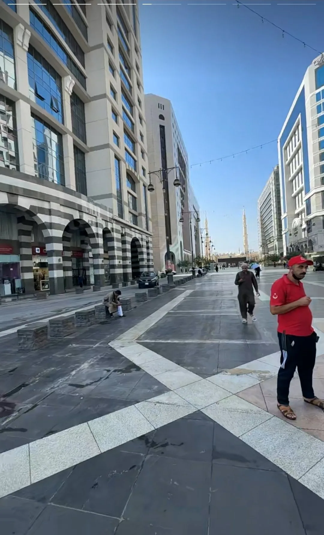 Removal of the International food section in front of gate 21 of Al Masjid Al Nabawi.