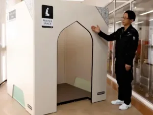 OM Kiki Co Compact Prayer Room