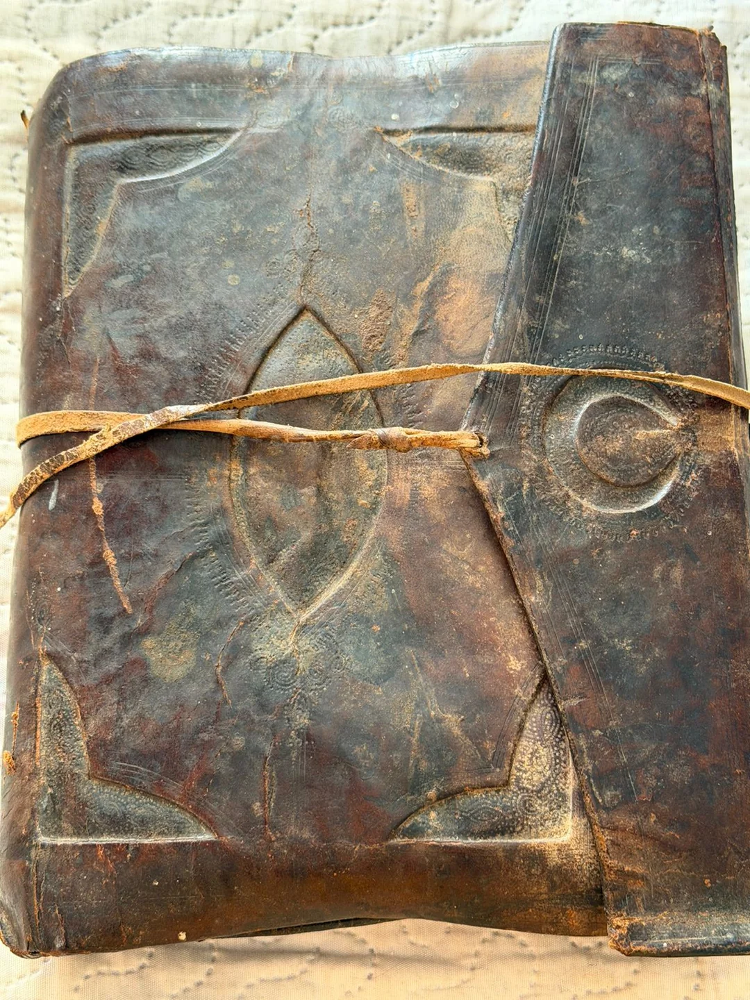 Reddit User Shares Stunning Handwritten Quran Passed Down Through Generations 1