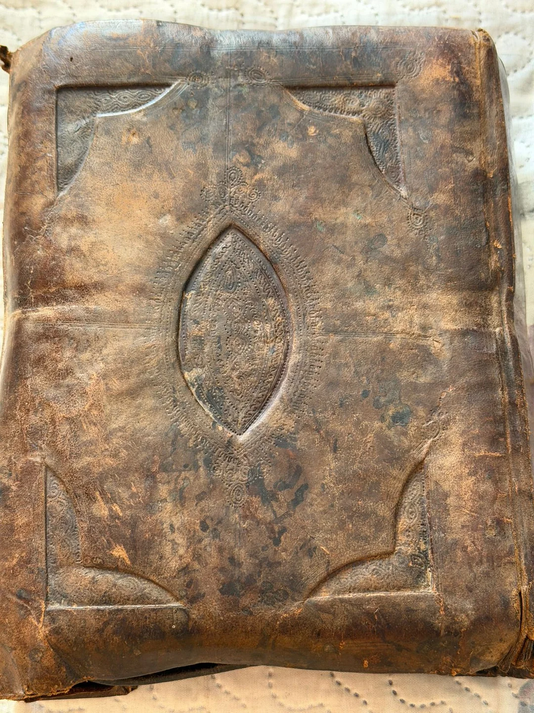 Reddit User Shares Stunning Handwritten Quran Passed Down Through Generations 2