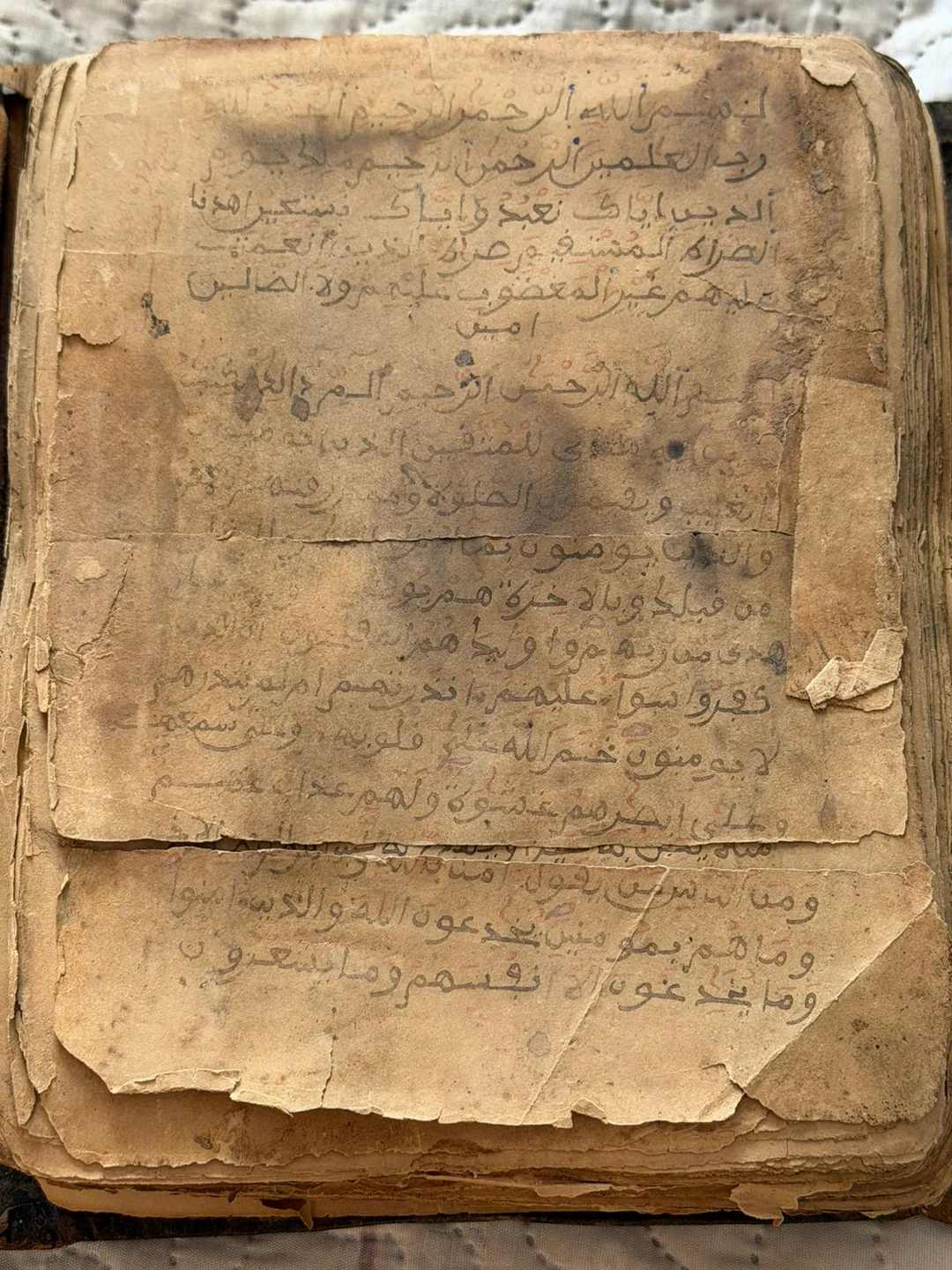 Reddit User Shares Stunning Handwritten Quran Passed Down Through Generations 4
