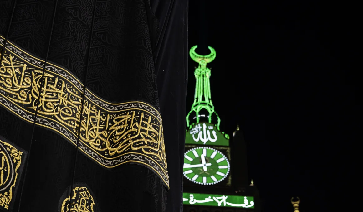 World’s Longest Sewing Machine Helps Complete the 2026 Kiswah