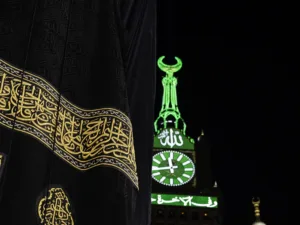 World’s Longest Sewing Machine Helps Complete the 2026 Kiswah