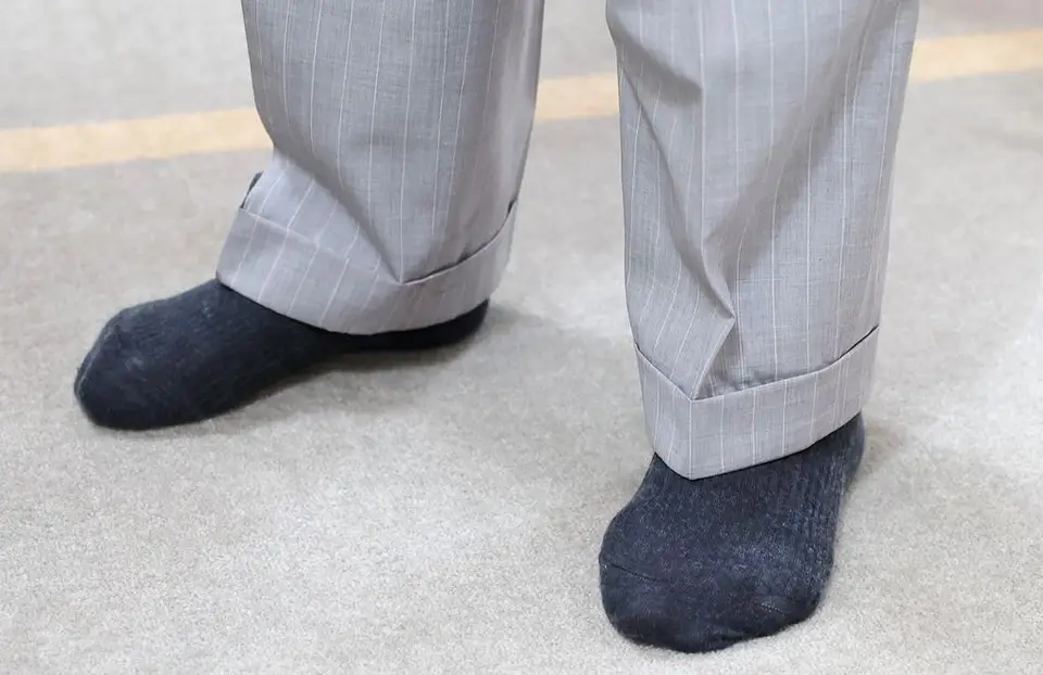 King charles took off shoes cambridge mosque close up shot