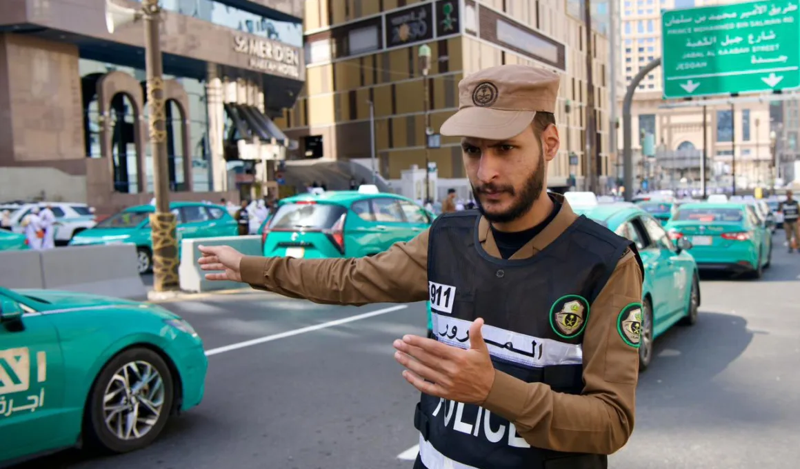 Umrah Pilgrims Could Face 50,000 Riyals Fine for Staying Beyond Visa Validity