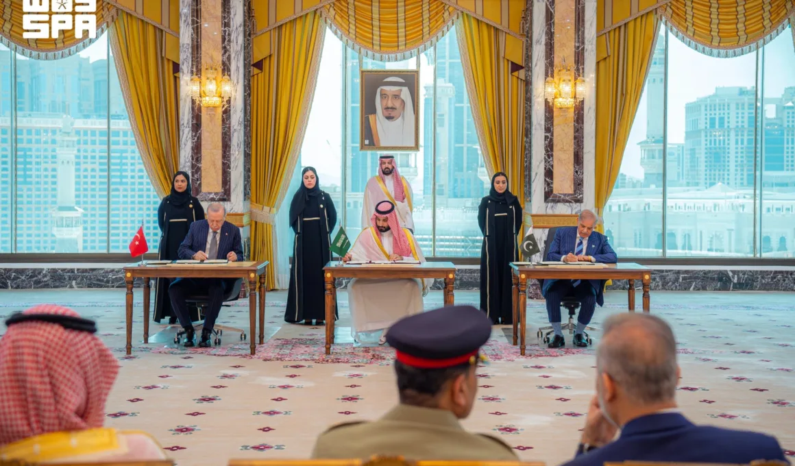 Pakistan, Saudi Arabia and Türkiye Sign Joint Defence Agreement