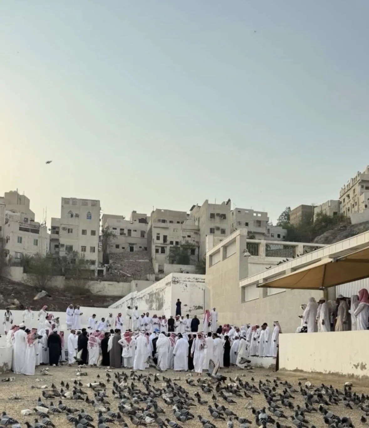 The Janazah Salah of Sheikh Ibrahim Al Madani (May Allah have mercy upon him) was led after Asr prayer at Masjid Al Haram, followed by his burial at Al Mu’alla cemetery.