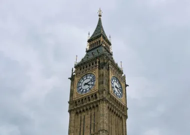 famous big ben under cloudy sky