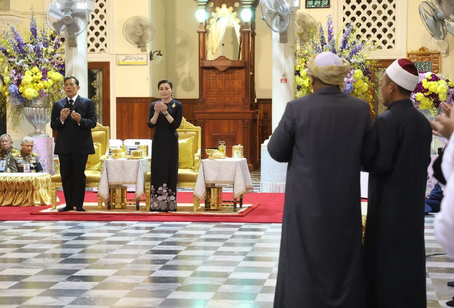 King Vajiralongkorn and Queen Suthida dua